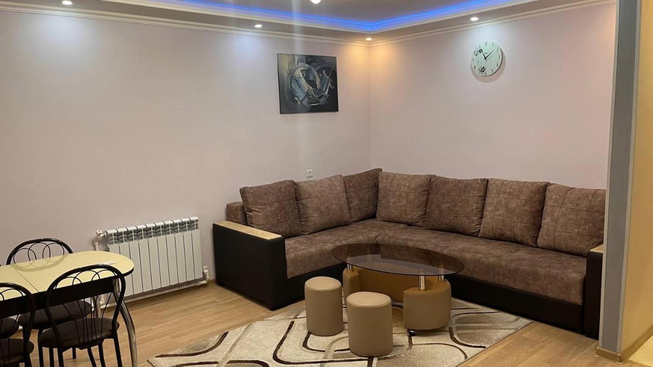Apartment Ani Vagharshapat Bagian luar foto