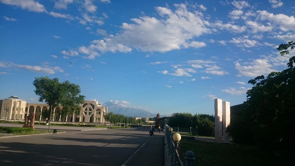 Apartment Ani Vagharshapat Bagian luar foto