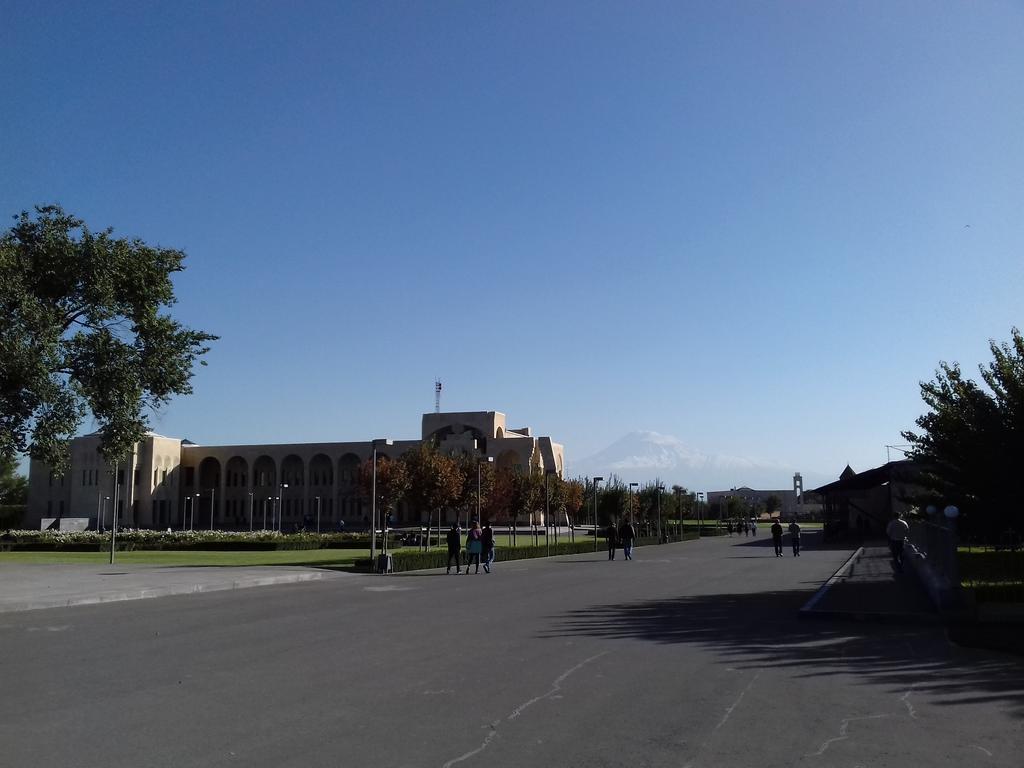 Apartment Ani Vagharshapat Bagian luar foto